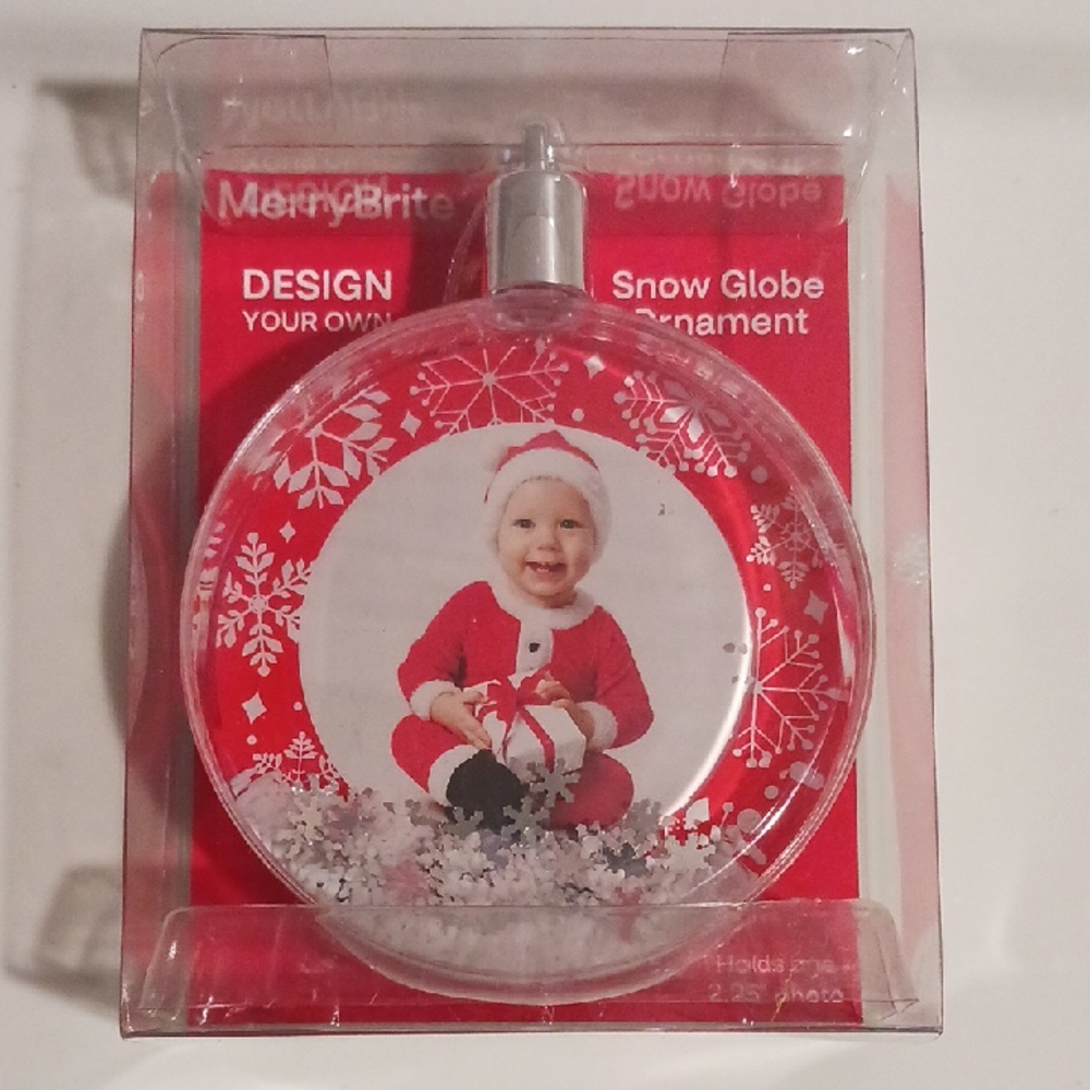 Merry Brite Snow Globe Picture Ornament Floating Silver Snowflakes & Snow ❄️☃️❄️